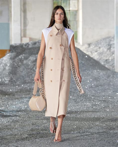 sfilata burberry settembre 2022|BURBERRY sfilata P/E 2022 Moda Fashion Week 2021 .